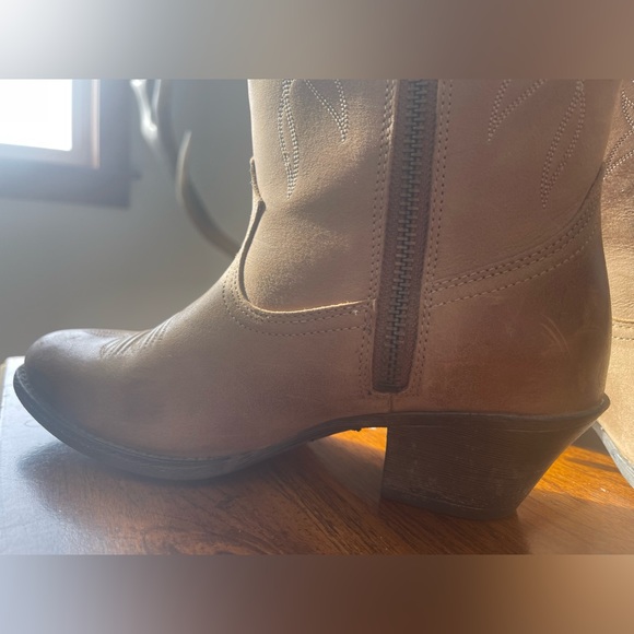 ARIAT Darlin Western Boot 👢 - Picture 9 of 12